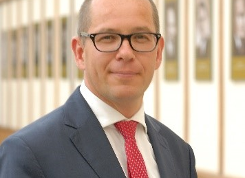 prof Rafał Mrówka